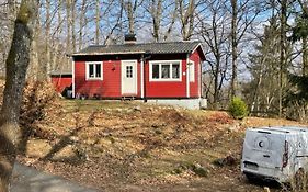 Totalrenoverad liten stuga